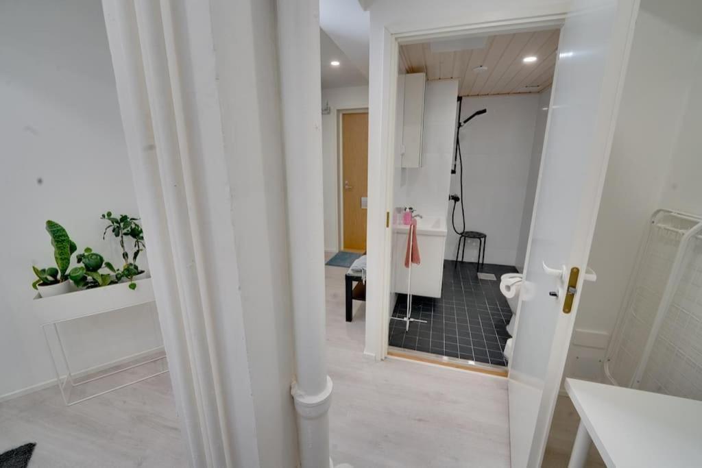 Best Location In Tampere! Modern City Apartment, 2Rooms, Kitchen And Balcony Bagian luar foto
